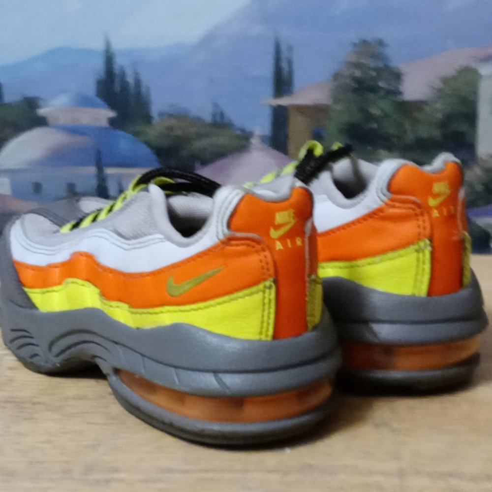 Nike Air Max 95 Kids Size 11C Dark Grey, Light Grey,Neon Green&Orange.Like🆕🚴 - Picture 11 of 15